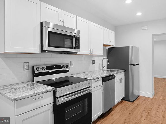 2nd image of 3876 Lancaster Ave #1R