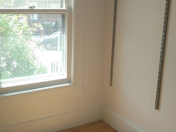 5th image of 2145 49th St