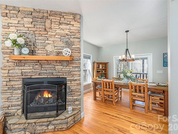 5th image of 650 Dogwood Dr