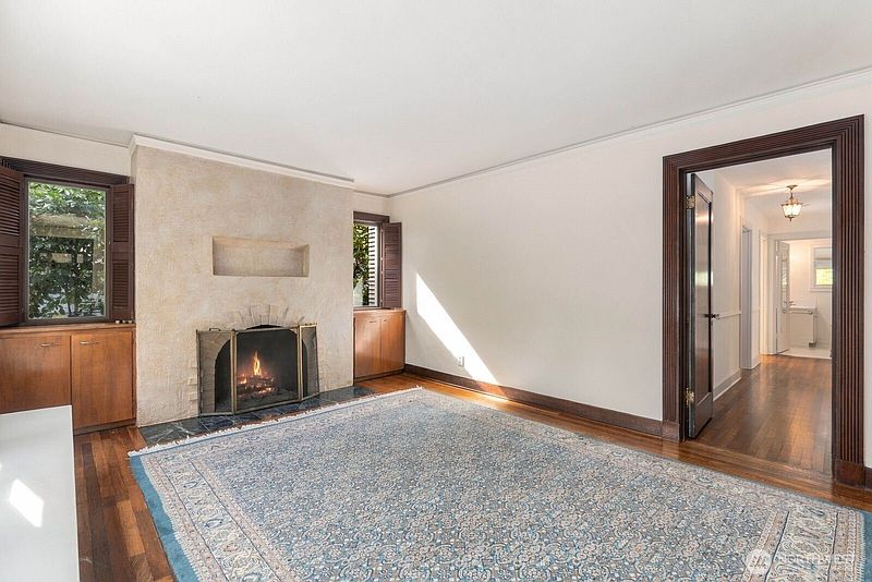 5th image of 721 21st Avenue E
