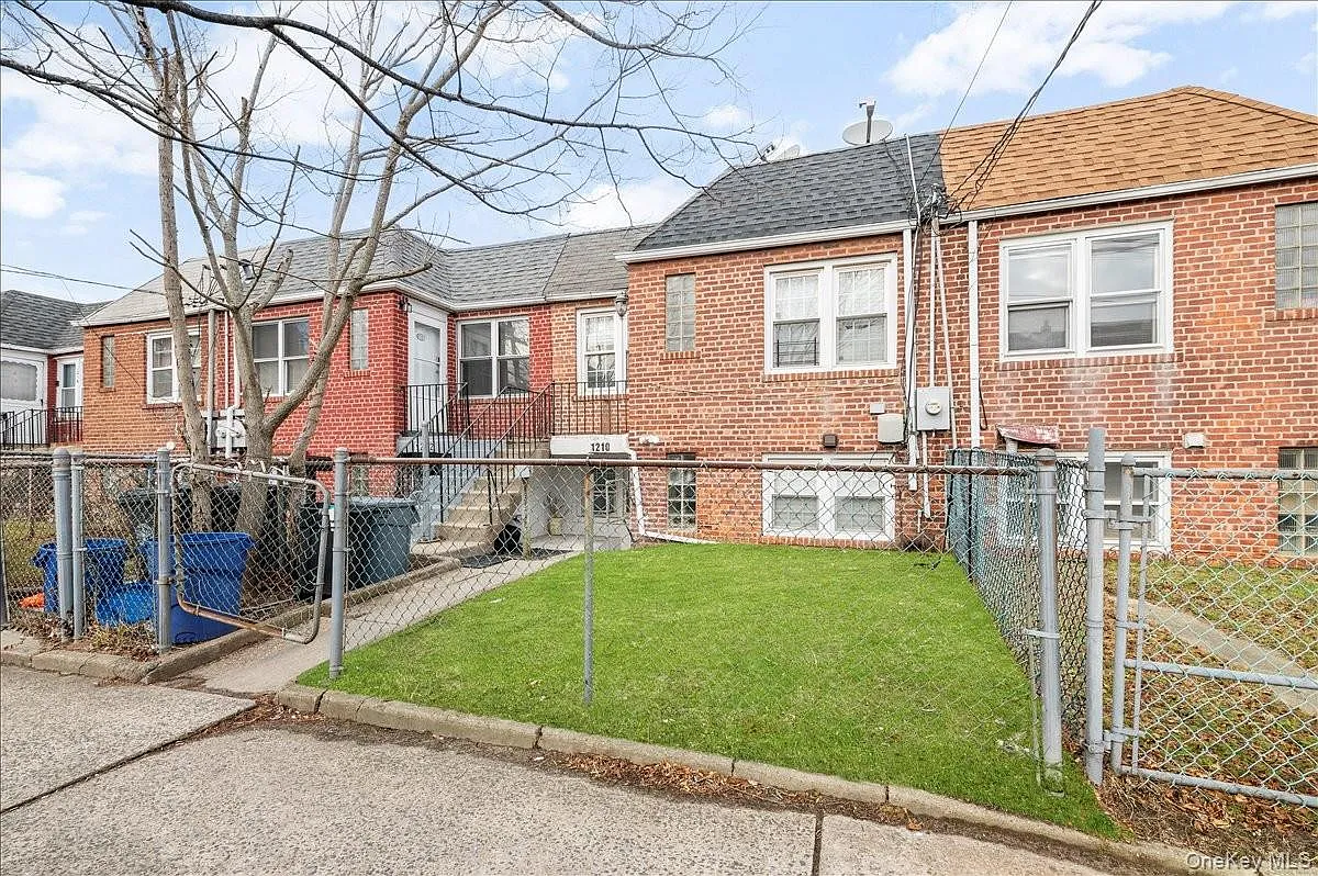 1210 Plainview Avenue photo 1