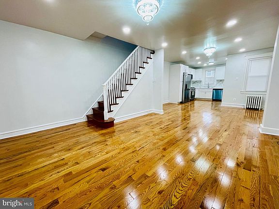5th image of 102 W Spencer Ave