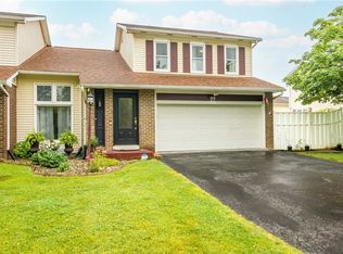 77 Frenchwoods Cir, Rochester, NY 14618