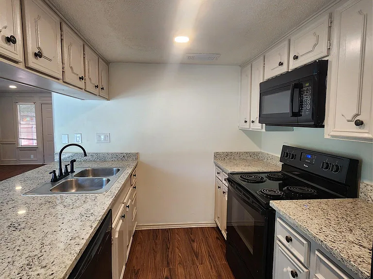 2900 Lovell Dr #B — Photo 4