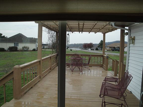 5th image of 145 Lake Scene Dr