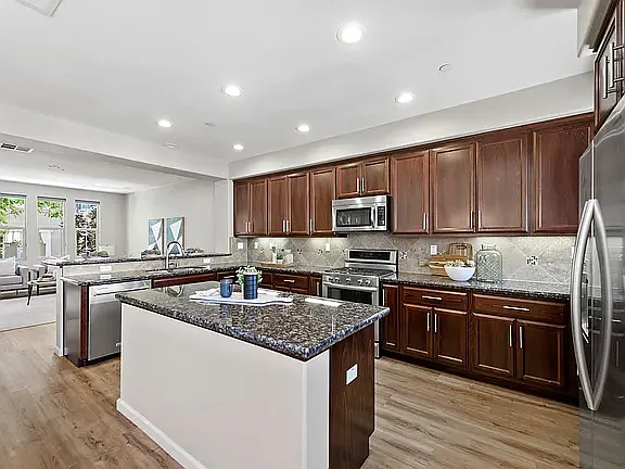 118 Selby Ln #7 — Photo 3