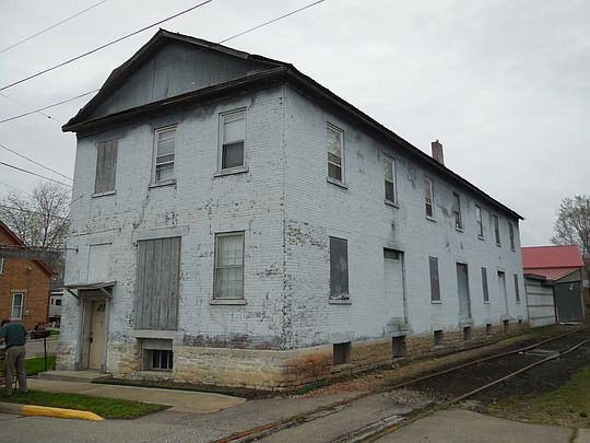 2nd image of 107 W Broadway St