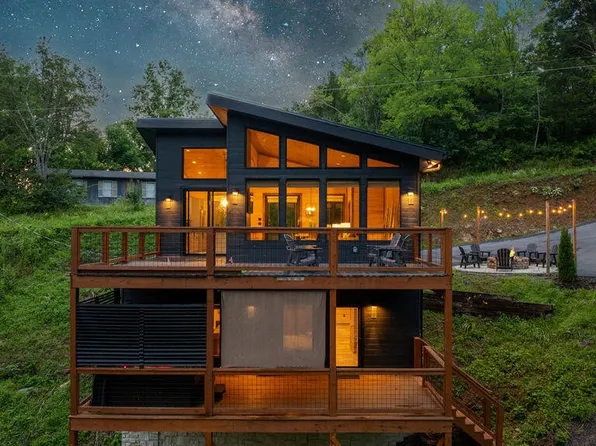 1514 Mountain Dr, Sevierville, TN 37876