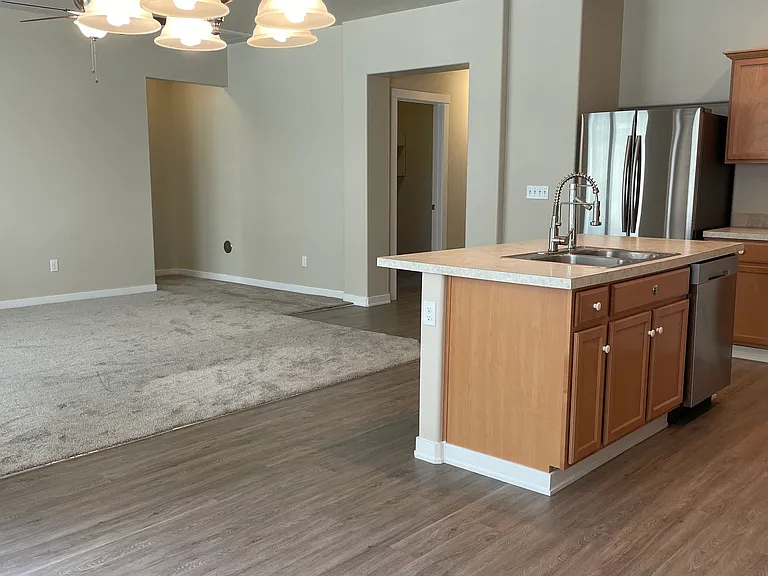 236 E Bluelark Ct — Photo 2