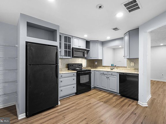 4th image of 13609 Demetrias Way