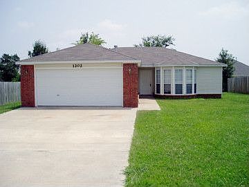 2nd image of 1202 Michael Ln