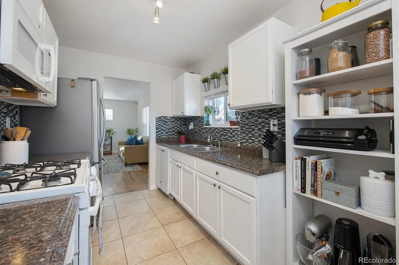5 bed, 1820 sqft, $2,925 — Photo 4