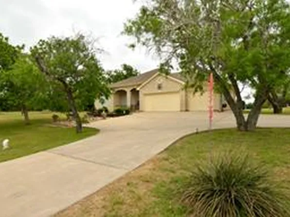 111 Llano Ct, Cedar Creek, TX 78612
