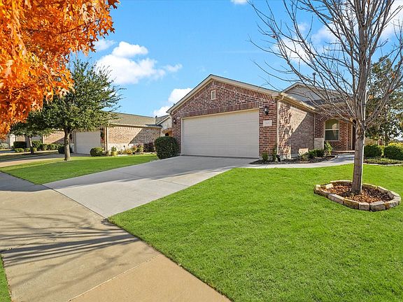 2nd image of 245 Mariposa Ln