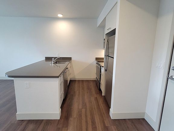 3rd image of 606 Burwell St APT 105