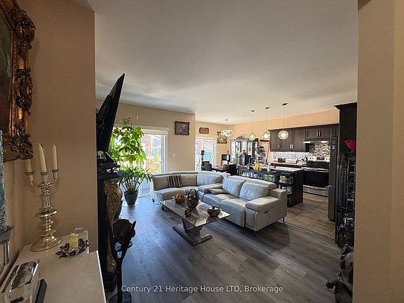 4th image of 424 Williams Cres