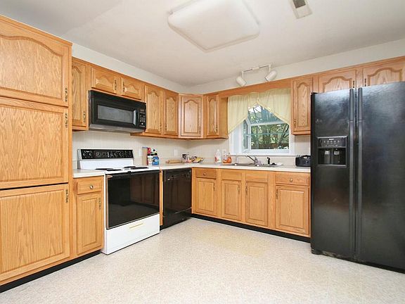 3rd image of 1958 Montclair Dr