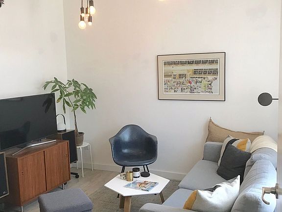 3rd image of 840 Ossington Ave