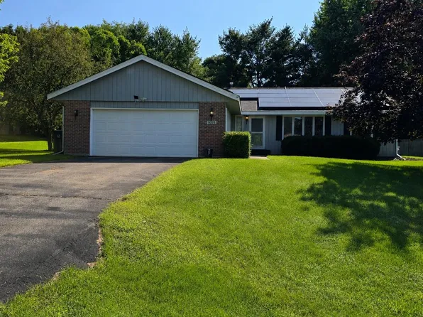 9375 Winterfield Ln, Roscoe, IL 61073