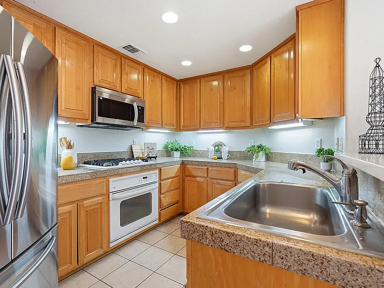 599 Marble Arch Ave — Photo 19