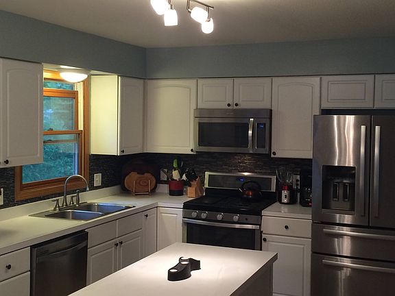 Updated Appliances & Walls 