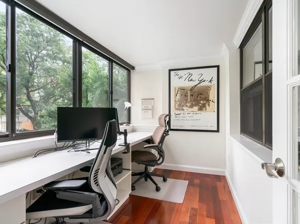 8 Whittier Pl APT 2D, Boston, MA 02114