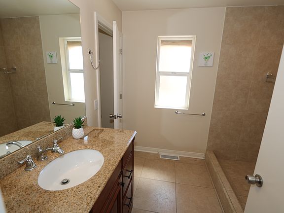4th image of 3273 N Mountain Shadow Dr