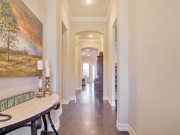 4th image of 2909 Redfern Dr