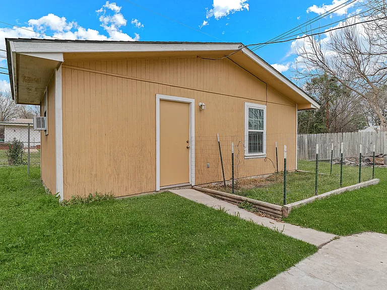 615 Burwood Ln — Photo 29