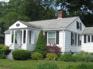 14 Center St, York, ME 03909