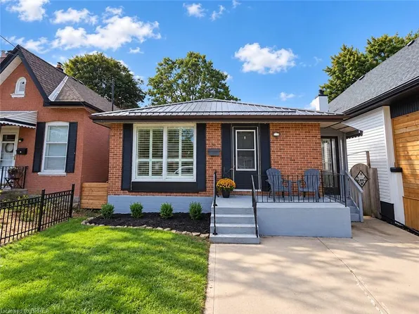 16 Burwell St, Brantford, ON N3T 4T6