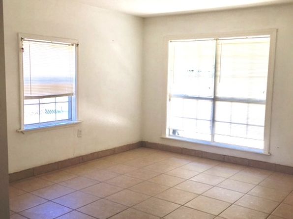 313 Mockingbird Ln, Devine, TX 78016