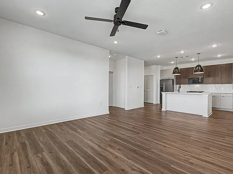 The Logan Luxury Apartments — Photo 16