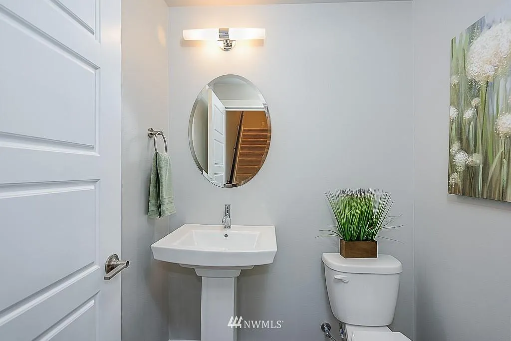 3 bed, 3.5 bath, 1830 sqft, $3,700 — Photo 4