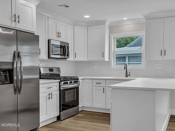3rd image of 102 Pulaski Boulevard