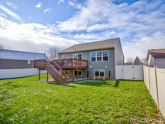 2nd image of 10902 Woodedge Dr