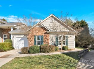 8812 Treyburn Dr, Charlotte, NC 28216