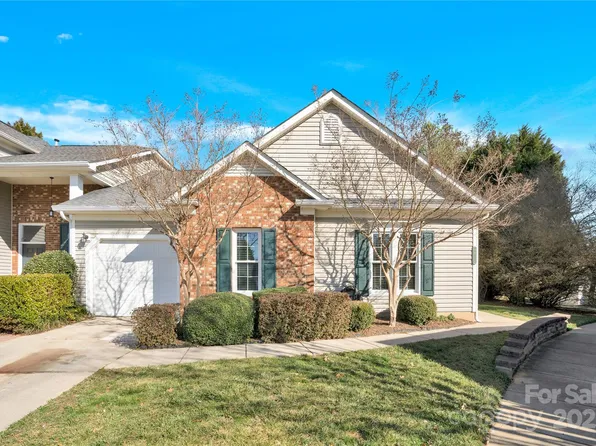 8812 Treyburn Dr, Charlotte, NC 28216