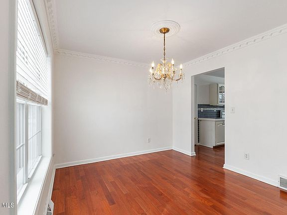 4th image of 4 Deer Run