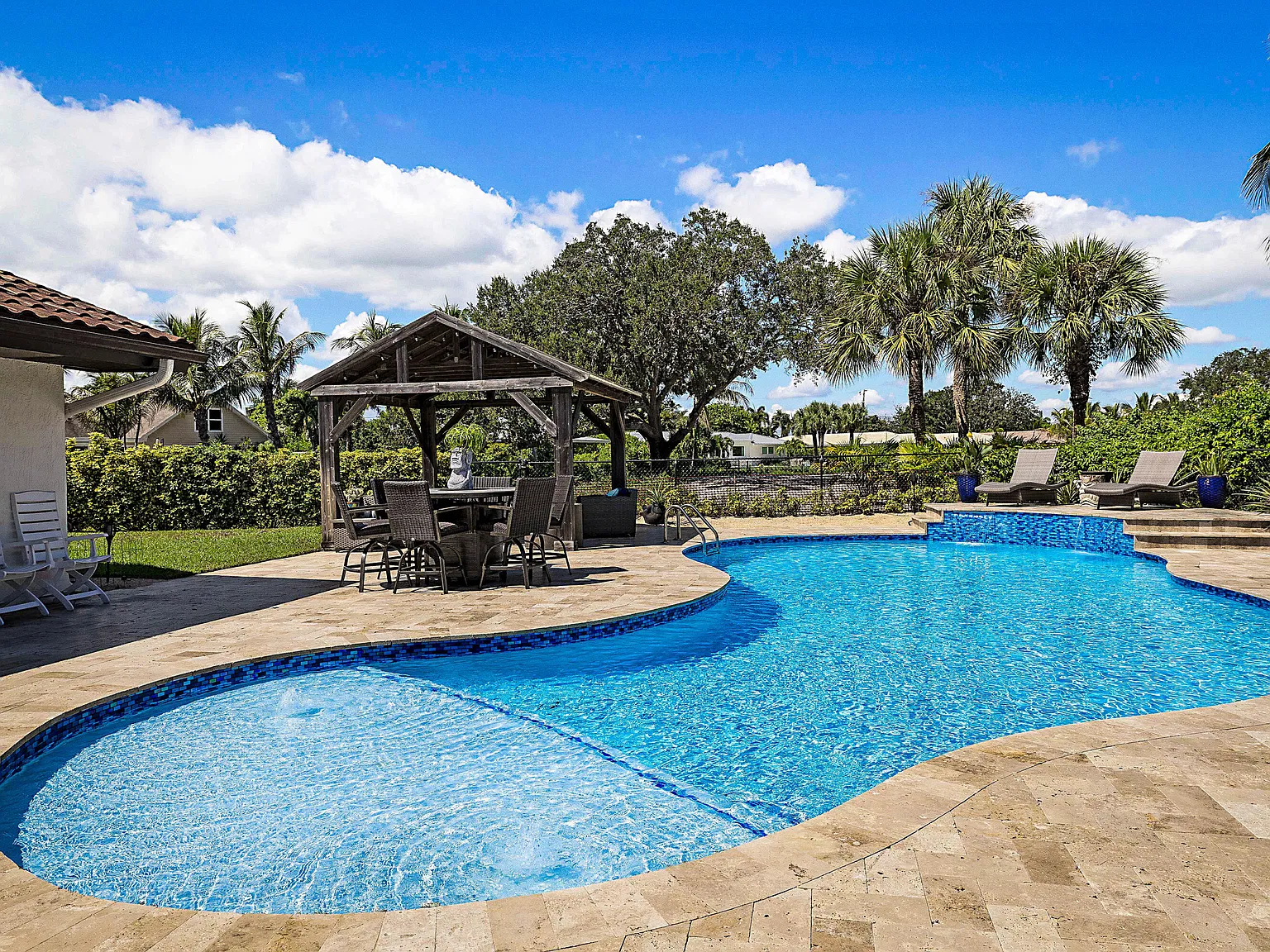 5 bed, 3.5 bath, 2593 sqft, $18,000 — Photo 3