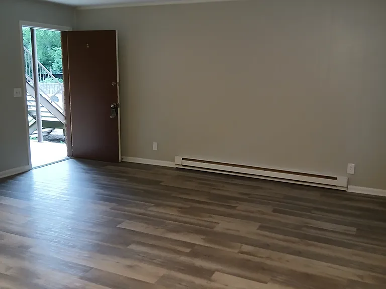 Franklin Manor Apartments — Photo 14