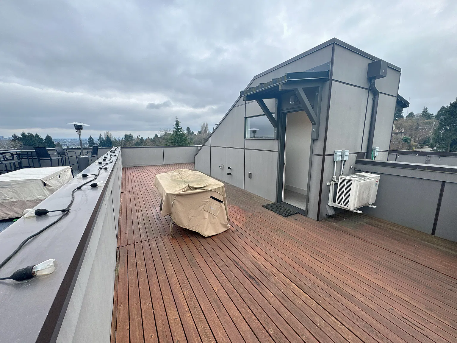 3 bed, 2.5 bath, 1340 sqft, $4,000 — Photo 4