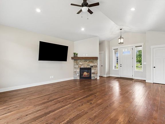 5th image of 615 Mill Pond Pl