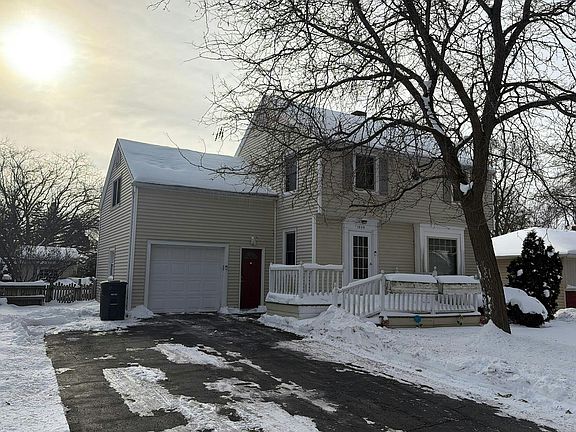 3rd image of 1009 Red Oak Ln