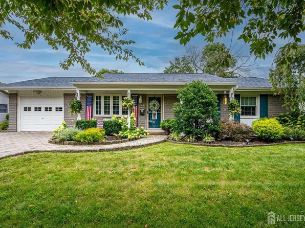 10 Forest Park Ter, Monroe Township, NJ 08831
