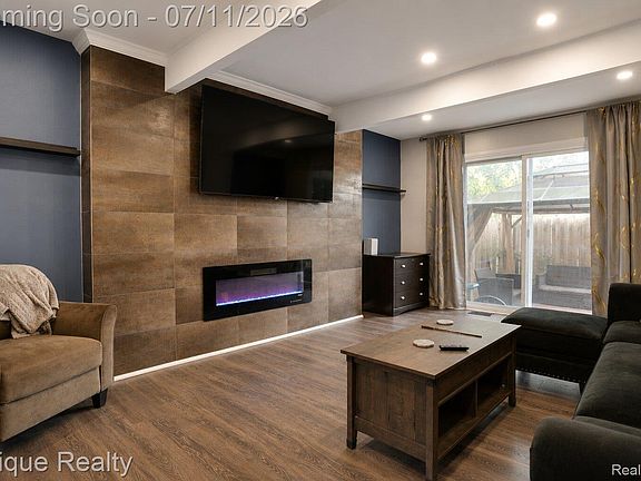 3rd image of 37525 Charter Oaks Blvd