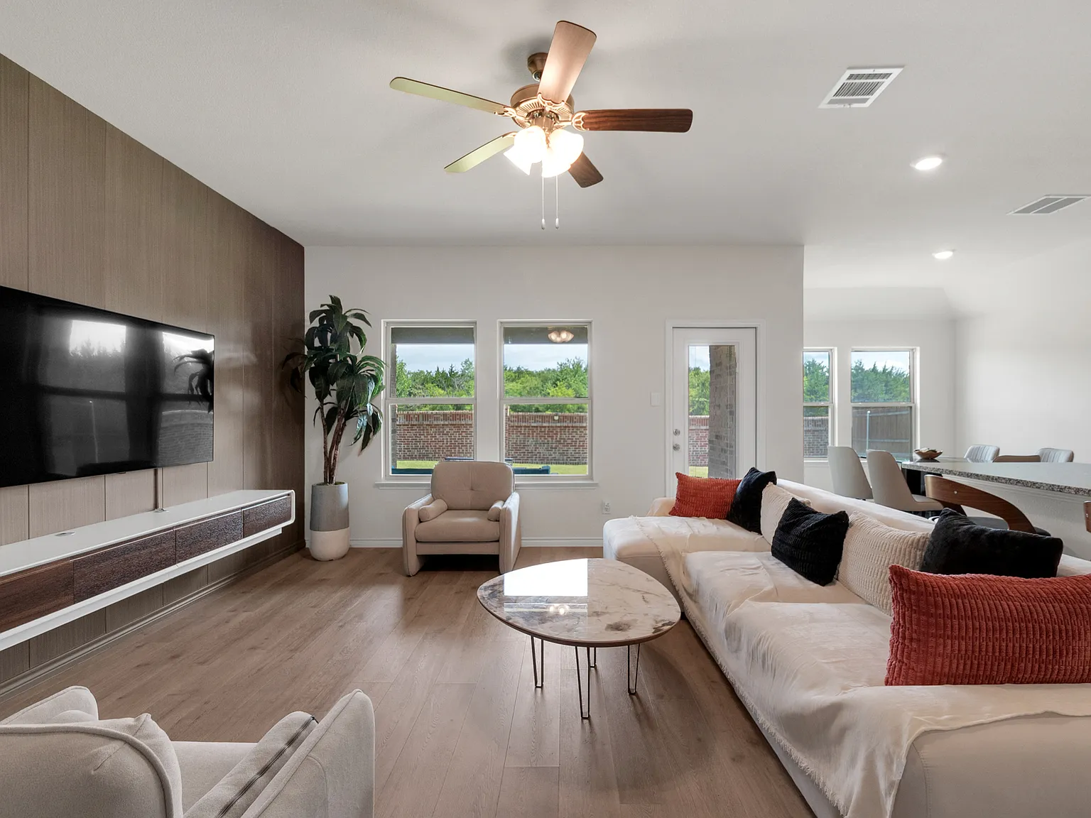 3 bed, 1653 sqft, $2,100 — Photo 4