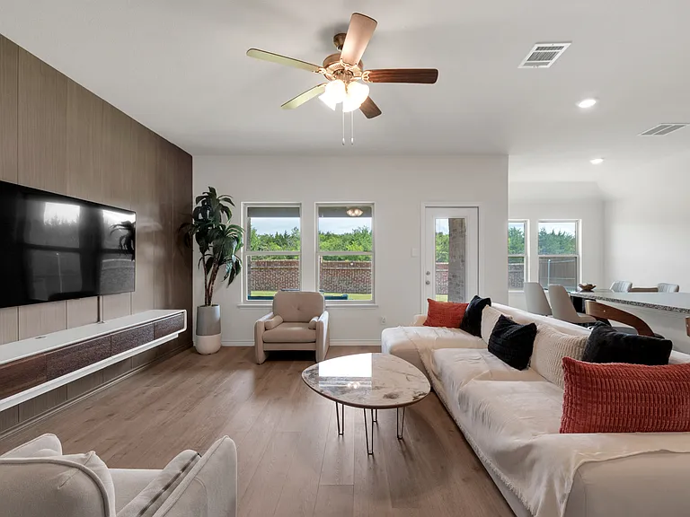 919 Gentle Rain Dr — Photo 4