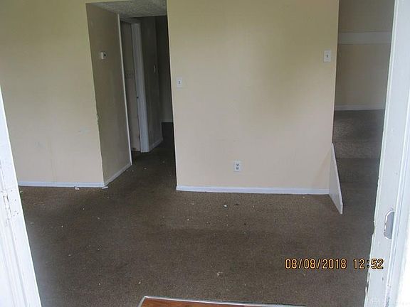 3rd image of 2214 Cardinal Ave