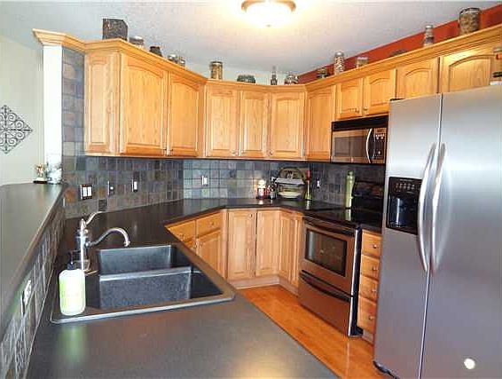 2nd image of 909 NW Boulder Brook Dr